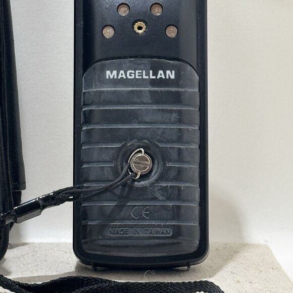 Magellan GPS 315 Handheld Navigator w/Case Bundle - Picture 7 of 10